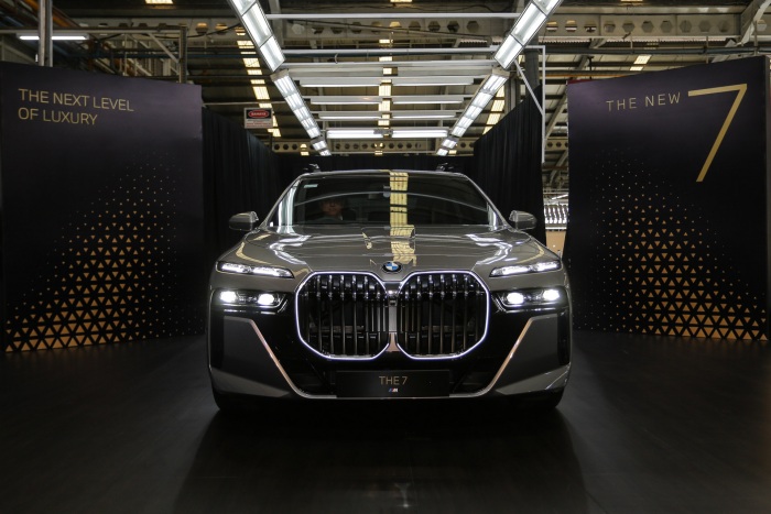 BMW Seri 7 debut di Indonesia sebagai sedan mewah rakitan lokal. (Istimewa).