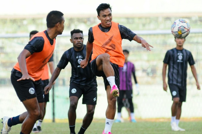 Para pemain Arema FC terus melakukan persiapan sebelum mengikuti kompetisi Liga 1 2023/2024. - Image