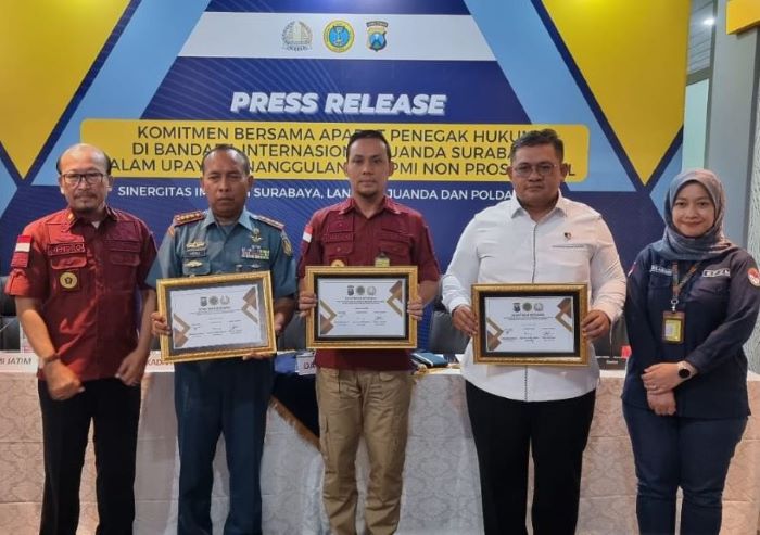 Aparat penegak hukum di Jatim berkomitmen menanggulangi PMI non prosedural terutama yang melintas di Bandara Juanda. - Image