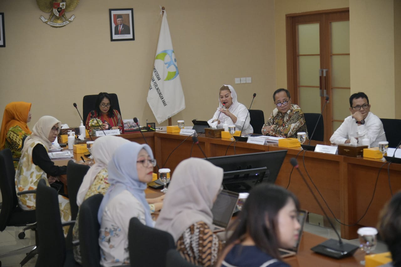 Menteri PPPA I Gusti Ayu Bintang Darmawati melakukan rapat koordinasi dengan Wali Kota Semarang Hevearita Gunaryanti Rahayu menyambut pelaksaan HAN 2023 di Kota Semarang - Image