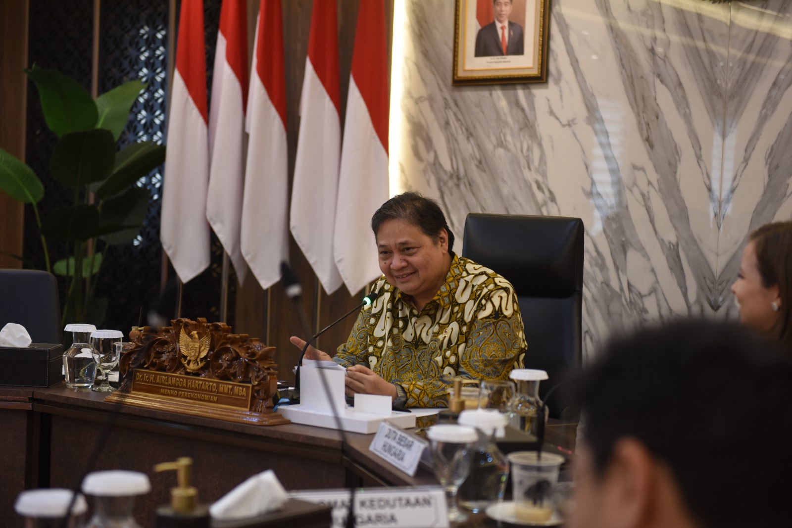 Menteri Koordinator Bidang Perekonomian Airlangga Hartarto di kantor Kemenko Perekonomian, Senin (12/6). - Image