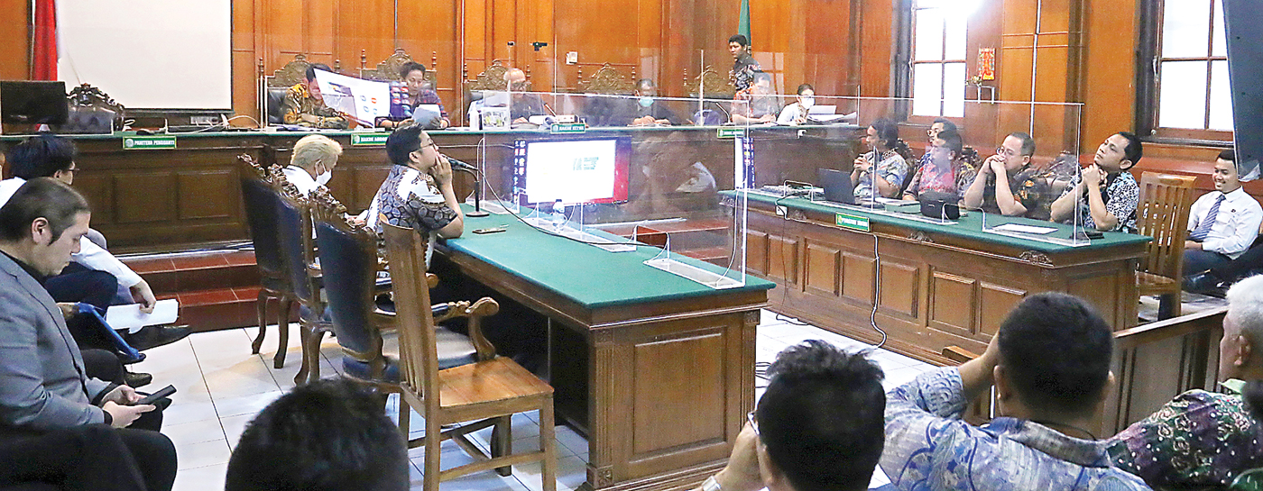 CAPAI KESEPAKATAN: Suasana sidang PKPU PT Indonesia Energi Dinamika di Pengadilan Negeri Surabaya kemarin (13/6). - Image