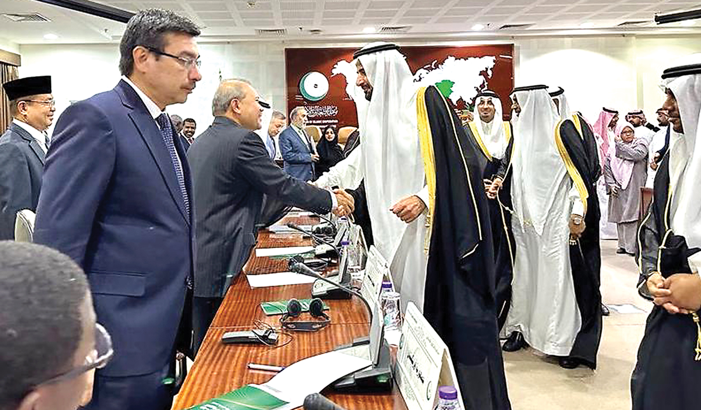 KERJA SAMA INTERNASIONAL: Konjen RI di Jeddah Eko Hartono memimpin delegasi Indonesia dalam pertemuan OKI di Jeddah kemarin (13/6). - Image