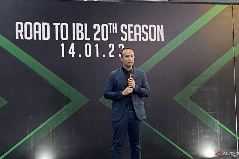 Direktur Utama IBL Junas Miradiarsyah memberikan pernyataan dalam acara “Media Day Road to IBL 2023” di Jakarta, Rabu (14/12/2022). (ANTARA/Shofi Ayudiana) - Image