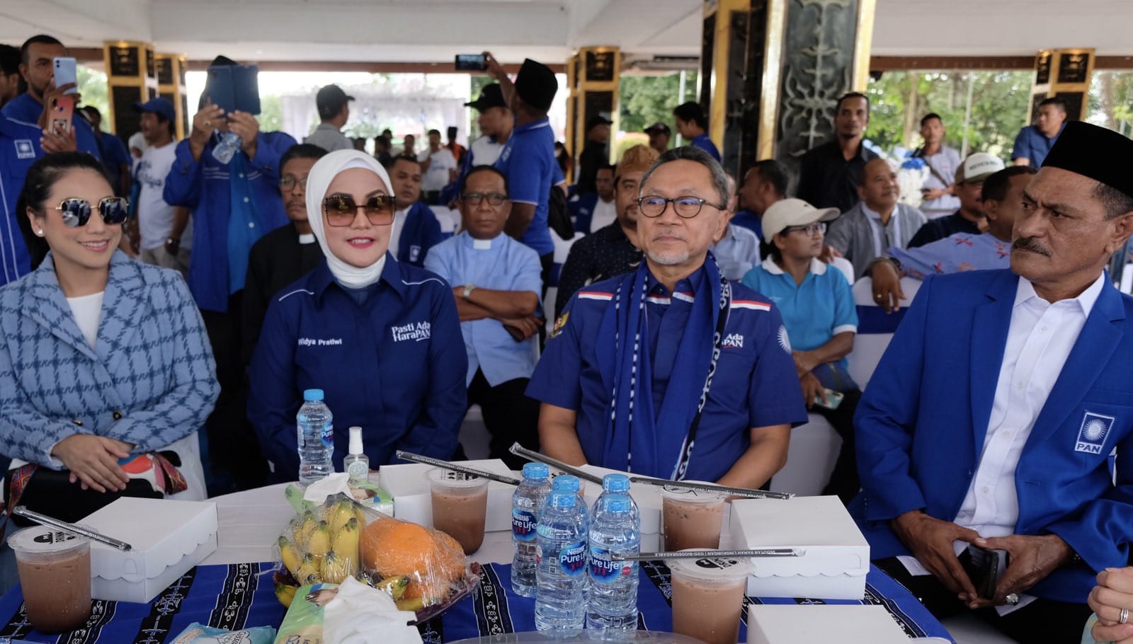 Ketua Umum Partai Amanat Nasional (PAN), Zulkifli Hasan menghadiri deklarasi Widya Pratiwi Murad sebagai Calon Anggota Legislatif (Caleg) DPR RI dari daerah pemilihan (dapil) Maluku. - Image
