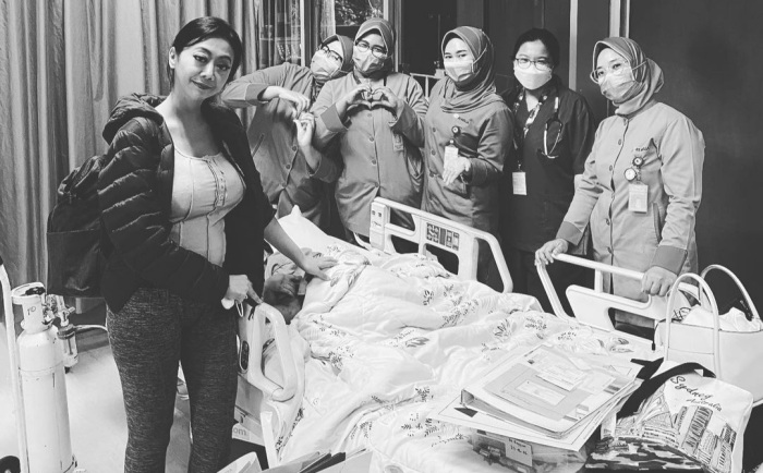 Asri Welas kabarkan ke publik kondisi buah hatinya membaik sehingga keluar dari ruang ICU./Instagram @asri_welas - Image