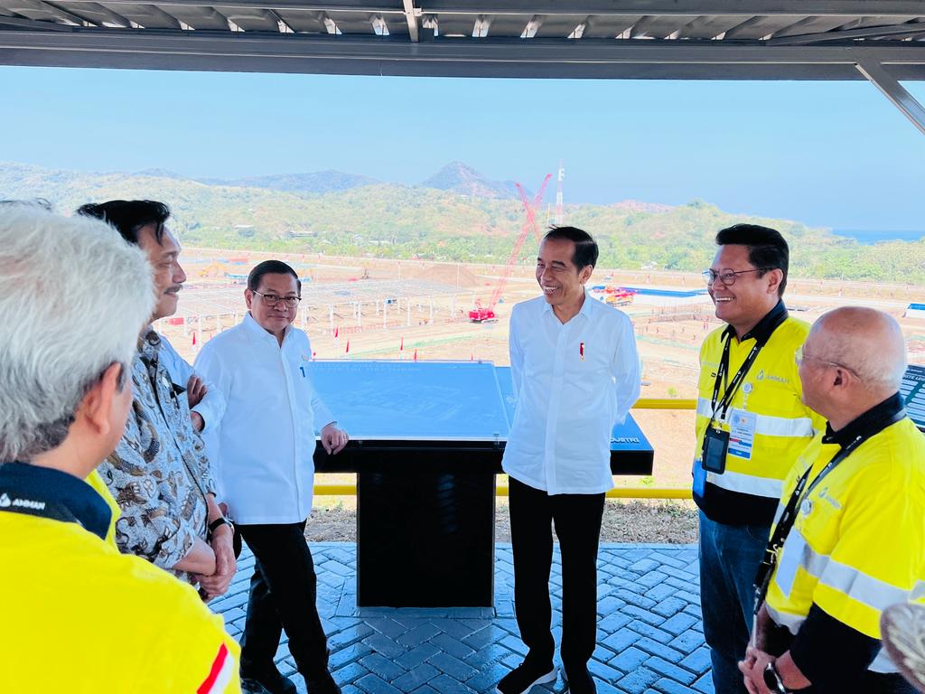 Presiden Jokowi optimistis pembangunan smelter PT Amman Mineral Nusa Tenggara (AMNT) yang berada di Kabupaten Sumbawa Barat, Nusa Tenggara Barat (NTB) bisa selesai pertengahan 2024. - Image