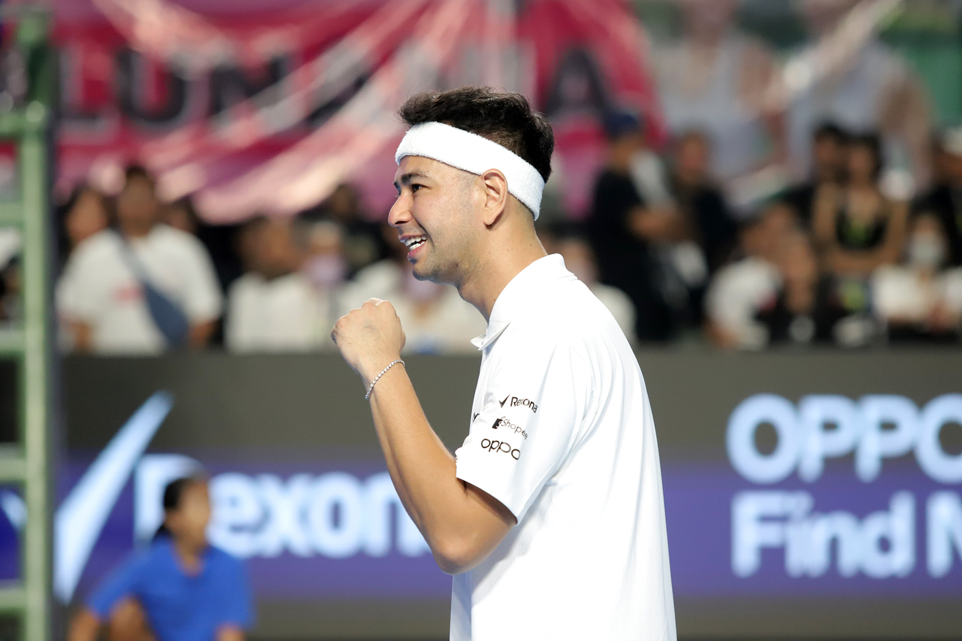 Artis Raffi Ahmad dan Dion Wiyoko saat menghadapi Desta Mahendra dan Dikta Wicaksono pada pertandingan Lagi-lagi Tenis di Tennis Indoor Senayan, Jakarta, Jumat (23/6/2023). Foto: Dery Ridwansah/ JawaPos.com - Image