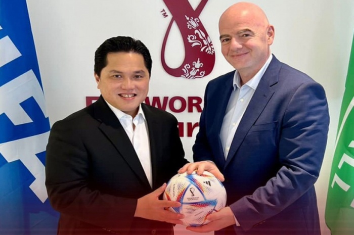 Erick Thohir bersama Presiden FIFA Gianni Infantino saat pertemuan di Piala Dunia 2022 di Qatar. - Image