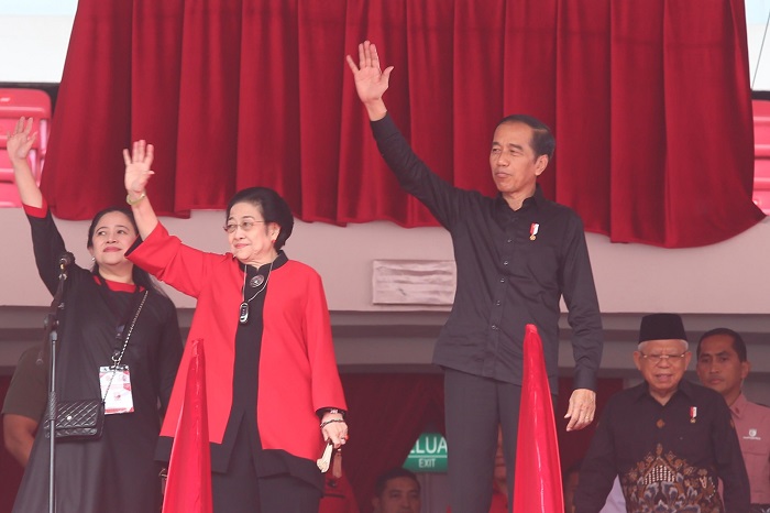 Ketua Umum PDI Perjuangan Megawati Soekarnoputri bersama Presiden Joko Widodo, dan Ketua DPP PDIP Puan Maharani pada acara puncak peringatan Bulan Bung Karno di Stadion Utama Gelora Bung Karno (GBK). - Image