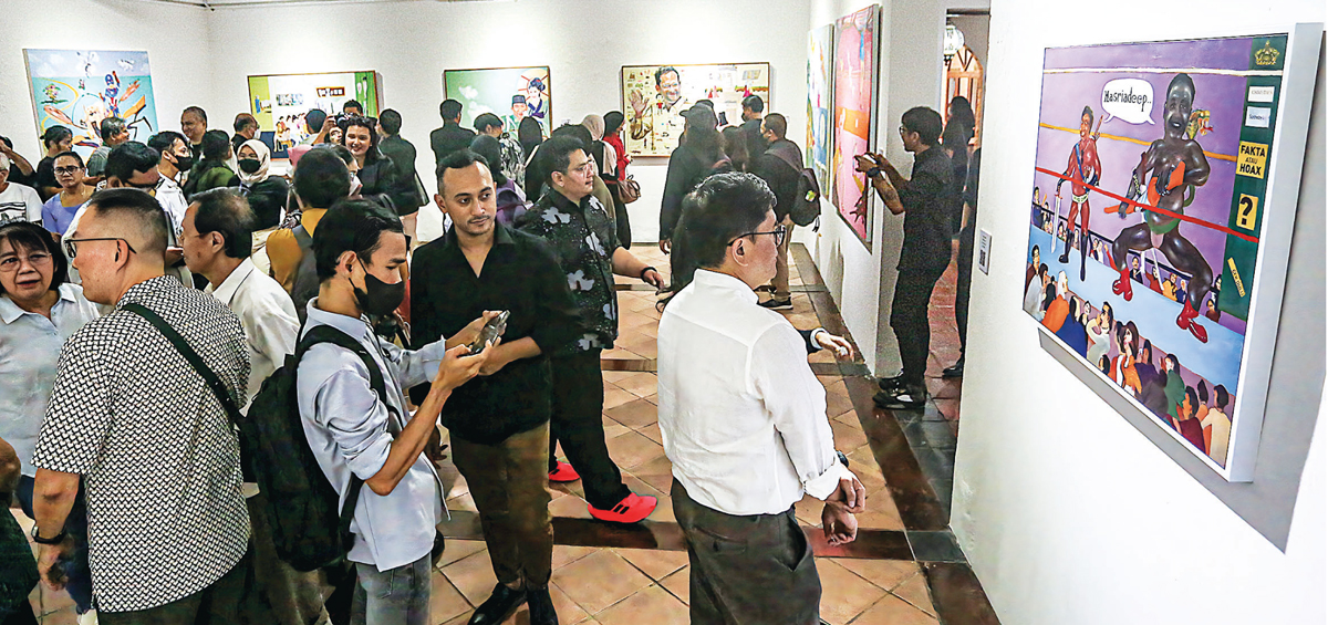 PENGALAMAN ESTETIS: Dalam pameran Dreams karya Syakieb Sungkar, pengunjung disuguhi 16 karya yang dikerjakan dalam tempo dua tahun. - Image