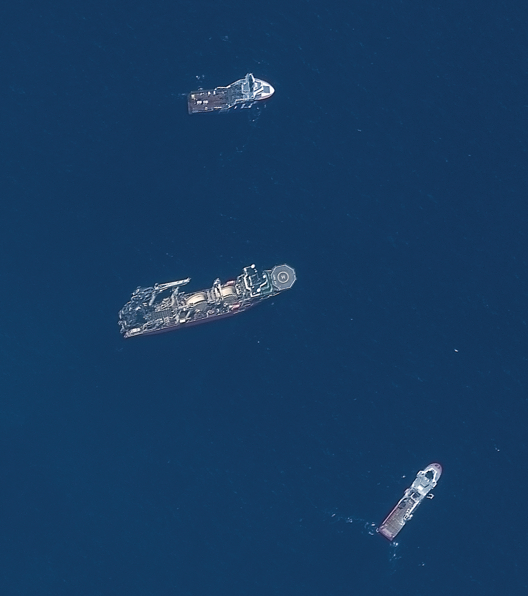 TIM PENCARI: Tangkapan satelit dari Maxar Technologies yang memperlihatkan tiga kapal pencari Titan Horizon Arctic, dan Skandi Vinland (22/6). - Image