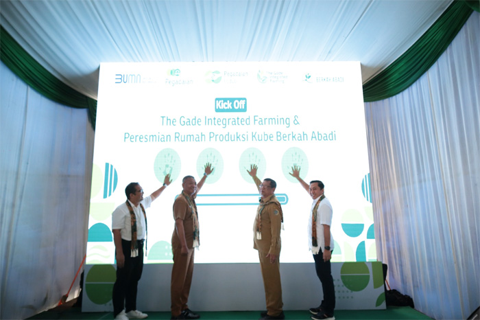 PT Pegadaian bersama dengan Pemkab Tulungagung meluncurkan program The Gade Integrated Farming di Desa Sendang, Kecamatan Sendang, Kab. Tulungagung pada Selasa (27/16). (Istimewa). - Image