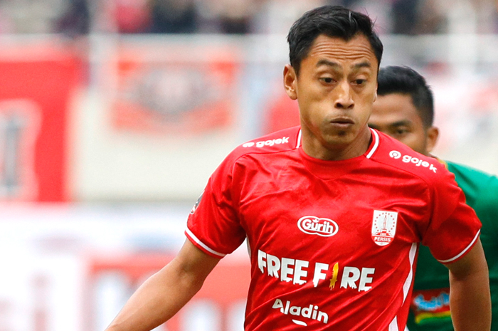 DEKAT DENGAN KELUARGA: Samsul Arif memperkuat Gresik United di Liga 2 2023–2024. - Image