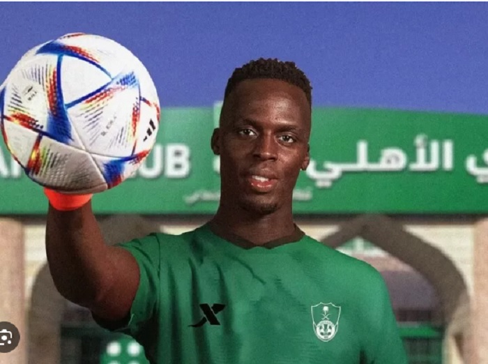 Kiper asal Senegal, Edouard Mendy resmi meninggalkan Chelsea dan bergabung dengan klub Arab Saudi Al-Ahli. - Image