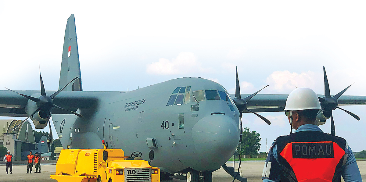 TAMBAH KEKUATAN: C-130J Super Hercules mendarat di Lanud TNI-AU Halim Perdanakusuma, Jakarta Timur, Rabu (28/6). - Image