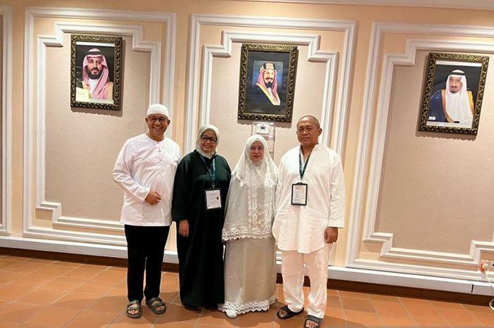 Ketua DPP PDI Perjuangan Puan Maharani (kedua kanan) bertemu dengan bakal calon presiden usungan Koalisi Perubahan untuk Persatuan (KPP) Anies Baswedan (kiri) di Guest House di Mina, Saudi Arabia. - Image