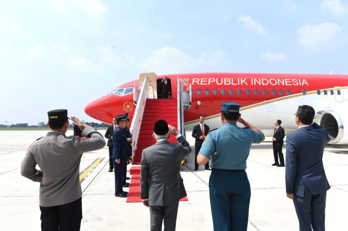 Presiden Jokowi terbang ke Australia melalui Pangkalan TNI AU Halim Perdanakusuma, Senin (3/7). - Image