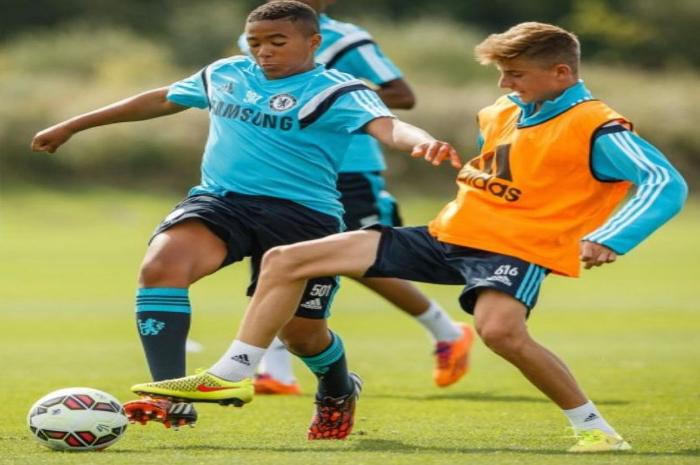 Reece James dan Mason Mount ketika masih menimba ilmu di akademi Chelsea. - Image