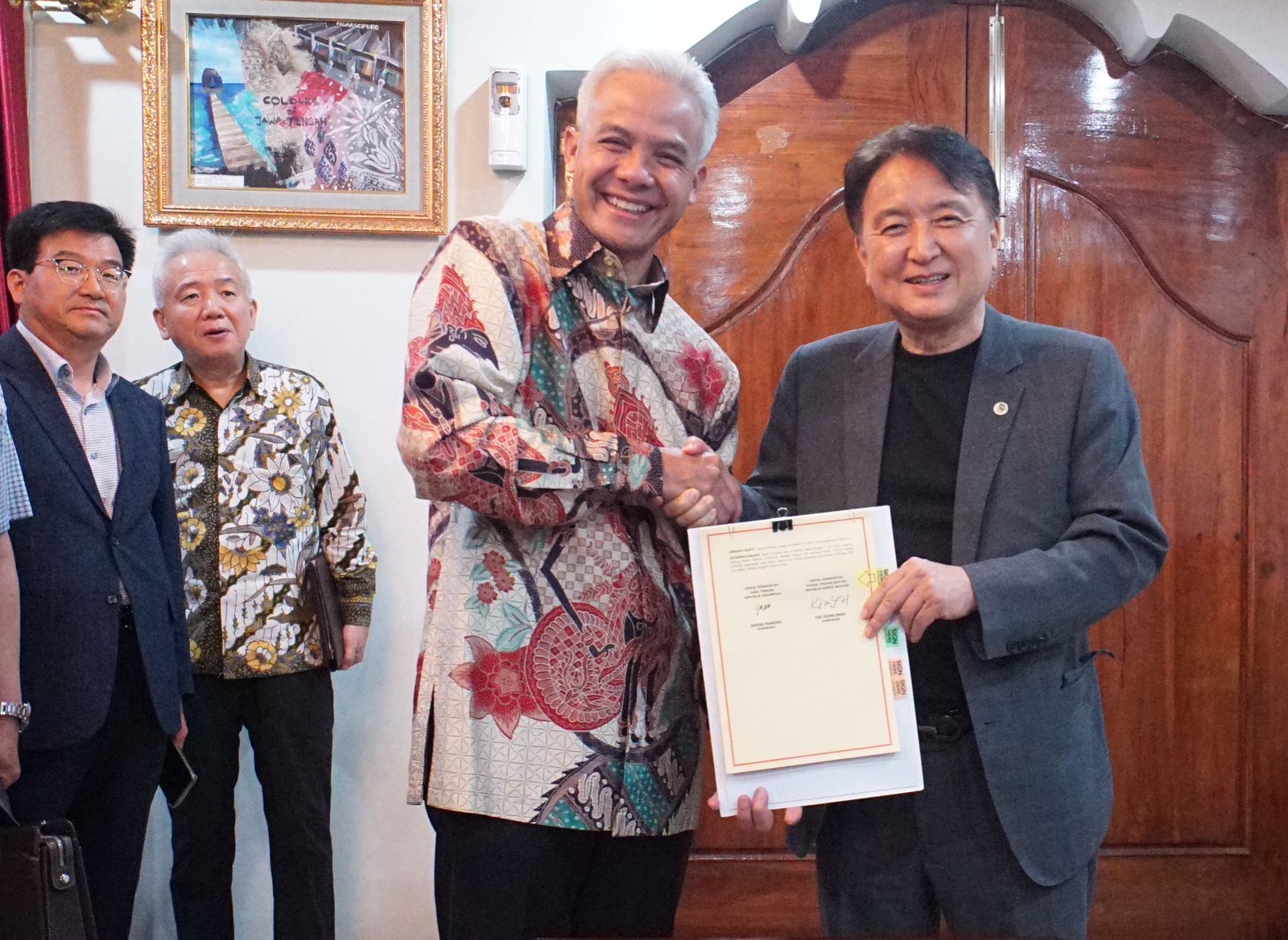 Gubernur Jawa Tengah Ganjar Pranowo, menerima kunjungan Gubernur Provinsi Chung Cheong Buk-Do, Kim Young Hwan. - Image