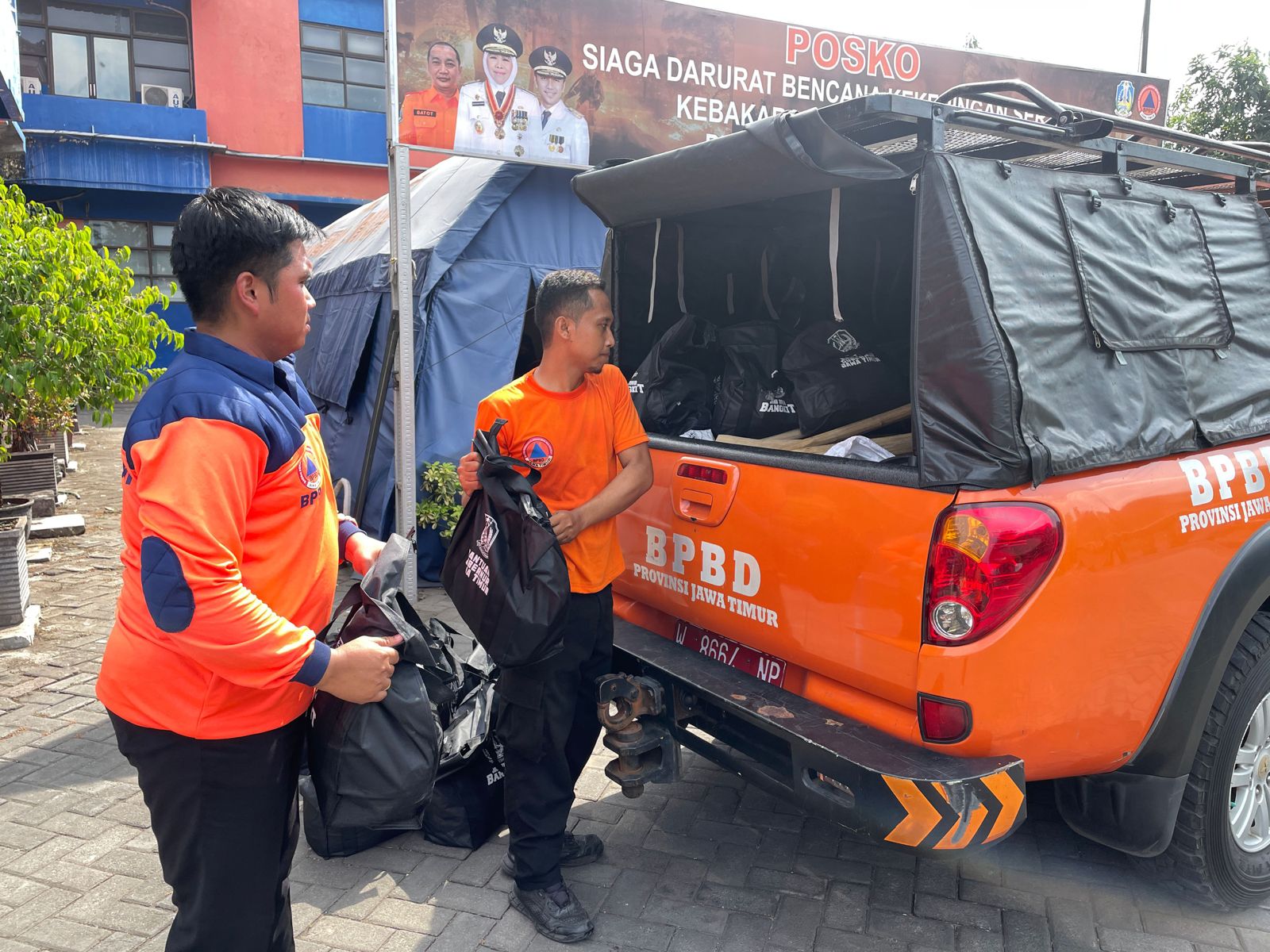 BPBD Jawa Timur kerahkan tim dan salurkan bantuan (7/7). - Image