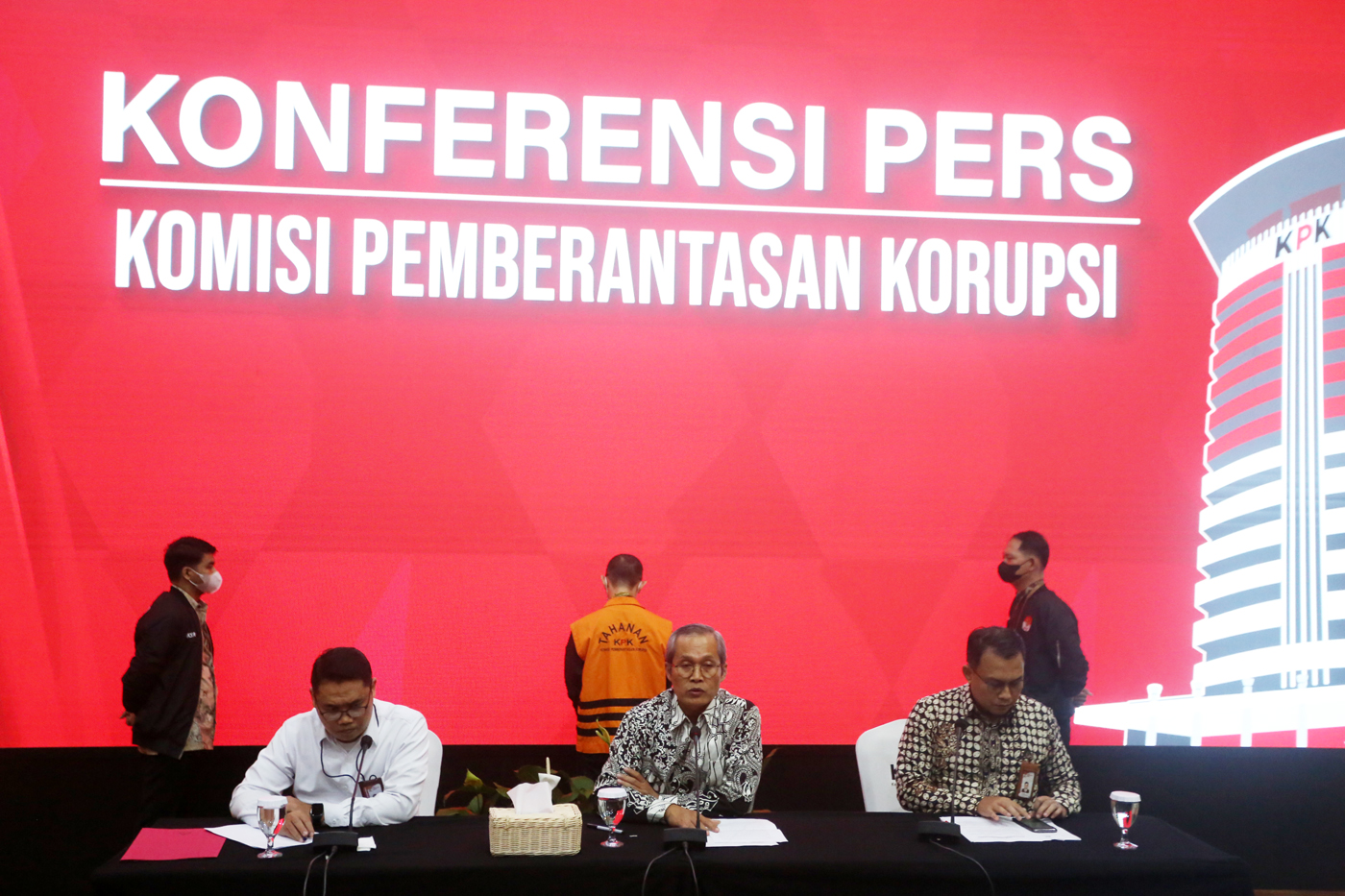 pemeriksaan sebagai tersangka di Gedung Merah Putih KPK, Jakarta, Jumat (7/7/2023). Andhi Pramono Dijadikan oleh KPK terkait kasus korupsi gratifikasi dan pencucian uang. Foto: Miftahul Hayat/ Jawa Pos - Image