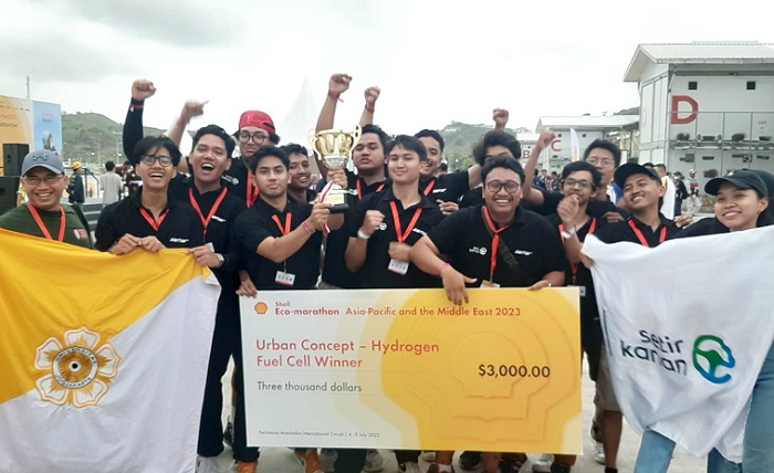 Tim Semar Urban dari Universitas Gadjah Mada (UGM), Jogjakarta, keluar sebagai juara di subkategori hidrogen di Shell Eco-marathon 2023, Mandalika, NTB, Sabtu (8/7). - Image