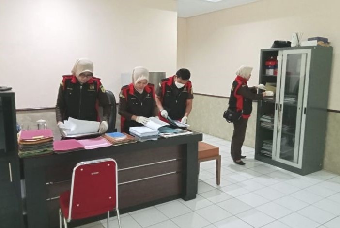 Tim penyidik Kejaksaan Tinggi Daerah Istimewa Jogjakarta menggeledah Kantor Dinas Pertanahan dan Tata Ruang (Dispertaru) DIJ pada Rabu (12/7). - Image