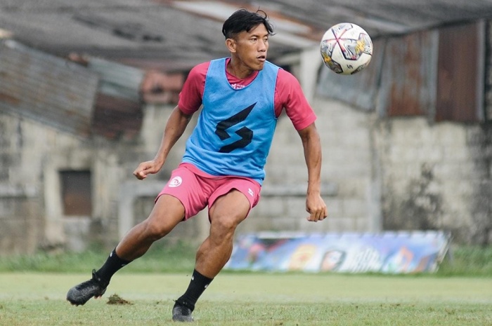 Ahmad Bustomi menjadi salah satu dari empat pemain Arema FC yang dipinjamkan ke klub Liga 2 musim 2023/2024. - Image