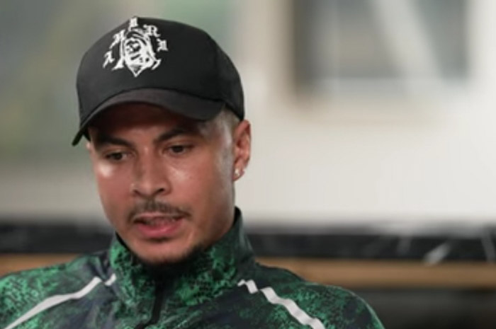 Dele Alli ketika diwawancarai Gary Neville. - Image