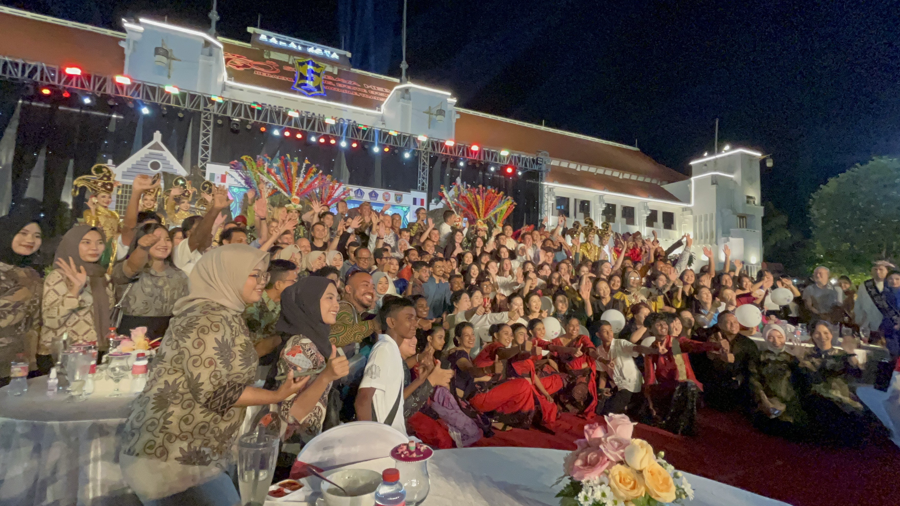Surabaya Cross Culture International Folk Art Festival 2023 yang berlangsung pada 16 Juli 2023 hingga 20 Juli 2023 digelar sangat meriah di beberapa titik di Surabaya. - Image