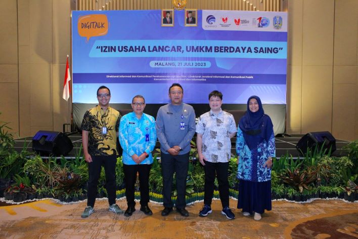 Pemerintah mendorong peningkatan realisasi investasi melalui penciptaan iklim kemudahan berusaha, salah satunya melalui OSS (online single submission). - Image