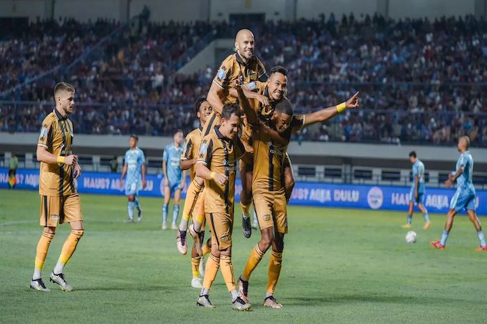 Dewa United saat menahan imbang Persib. (Dok. Dewa United) - Image
