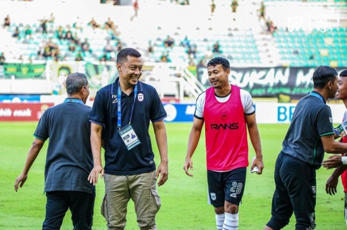 Hamka Hamzah (dua kiri) menuturkan alasan performa ciamik RANS Nusantara FC di awal kompetisi Liga 1 musim ini. - Image