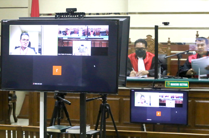 VIRTUAL: Mantan Bupati Bangkalan R. Abdul Latif Imron mengikuti persidangan di PN tipikor, Selasa. - Image