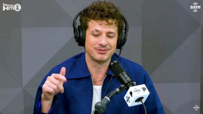 Tangkapan layar saat Charlie Puth diwawancarai di Podcast SiriusXM. - Image