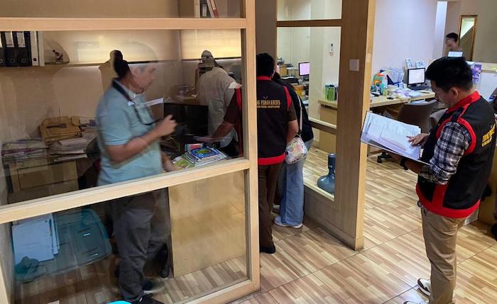 Kejaksaan Negeri (Kejari) Jakarta Barat menggeledah kantor PT. Quartee Technologies dan kantor PT. Haka Luxury Indonesia yang berlokasi di Komplek Taman Semanan Indah, Duri Kosambi, Cengkareng. - Image
