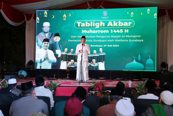 Wali Kota Surabaya Eri Cahyadi kukuhkan pengurus baru Masjid Al Muhajirin. - Image