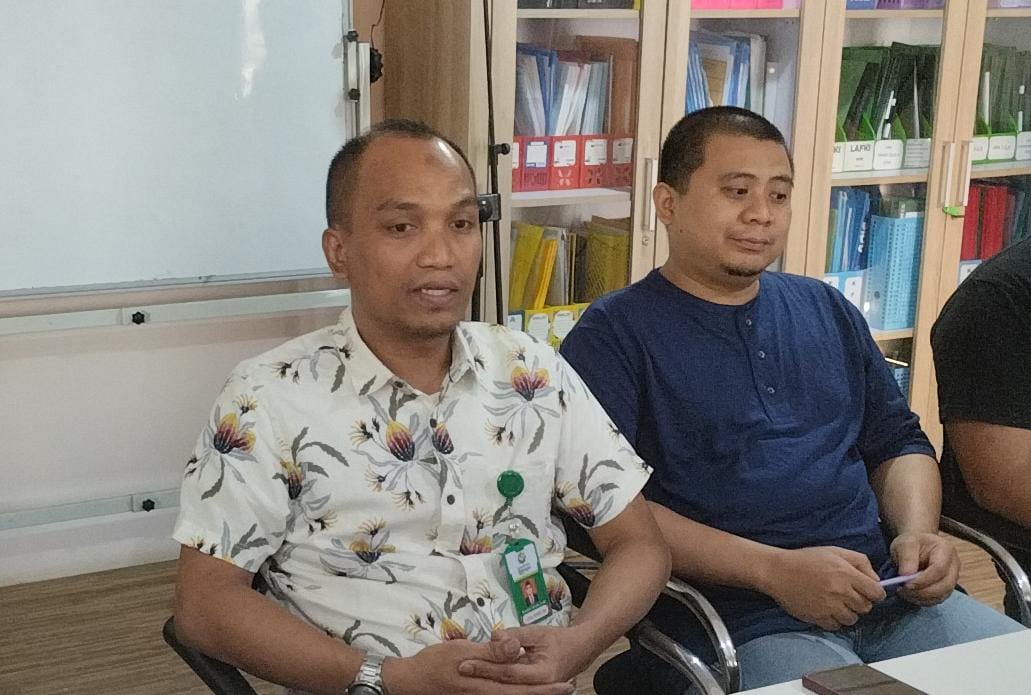 Konsultan Hukum RSU Bahagia Makassar, Muhammad Fakhruddin saat ditemui di kantornya, Minggu (30/7). Pihaknya telah mengambil tindakan dengan memecat dokter berinisial M dari jabatannya. - Image