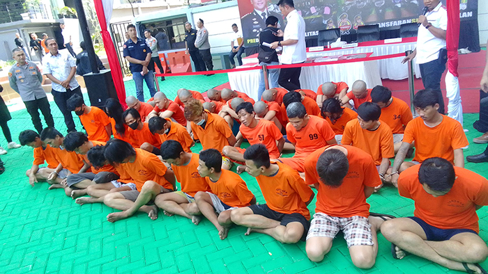 Dalam kurun waktu satu bulan, Polres Metro Jakarta Barat menangkap sebanyak 37 pelaku curanmor dan 46 unit kendaraan roda dua di berbagai lokasi kejadian di Jakarta Barat. - Image
