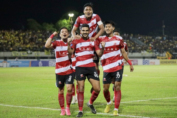 Madura United meraih kemenangan penting di kandang Barito Putera, Minggu (30/7). - Image