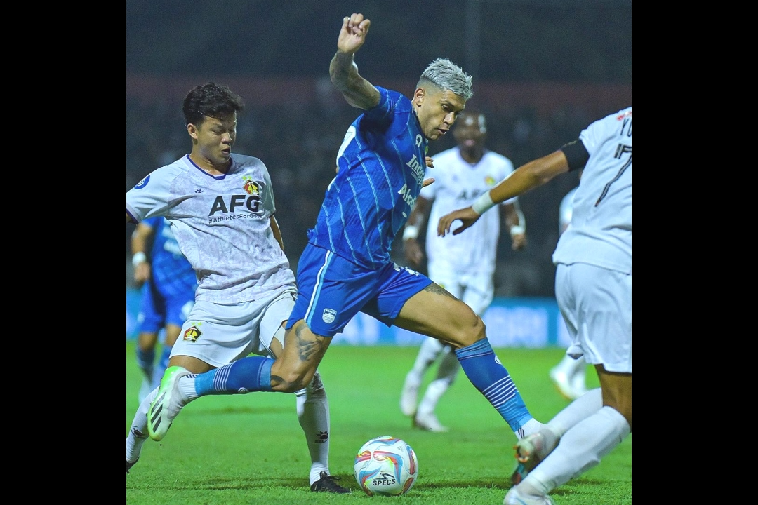 Persib Bandung berhasil meraih kemenangan perdana pada pekan kelima Liga 1 2023-2024. - Image