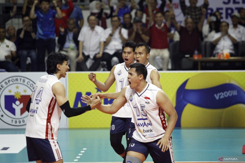 Pevoli Indonesia melakukan selebrasi usai mengalahkan Thailand dalam ajang SEA V League putaran pertama di Padepokan Voli Jendral Kunarto, Sentul, Kabupaten Bogor, Jawa Barat, Minggu (23/7/2023) - Image