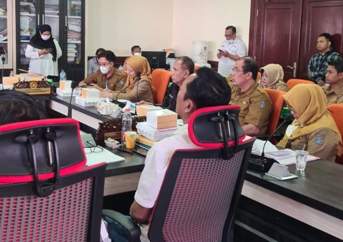 Dinas Pendidikan Surabaya (Dispendik) memenuhi panggilan Komisi D DPRD Surabaya. - Image