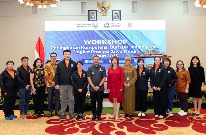 Proyek T-CARE Singapore International Volunteers (SIV) dan Dispendik Jatim melatih dan membimbing 100 guru-guru konselor SMK di Jawa Timur. - Image
