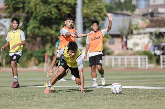 Latihan intensif terus dilakukan Persebaya Surabaya jelang pertemuan dengan Persikabo 1973. - Image