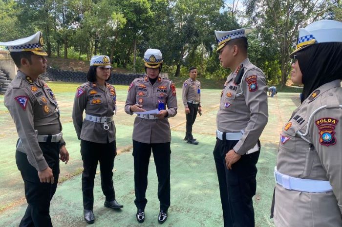 Ditlantas Polda Kepri melakukan pengecekan lintasan praktik uji pembuatan SIM di Polresta Barelang (Batam, Rempang, Galang). - Image