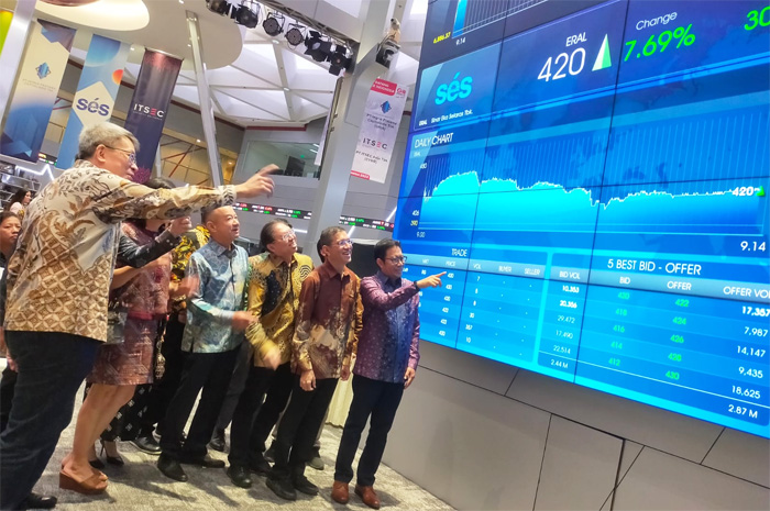 PT Sinar Eka Selaras Tbk (ERAL) resmi mencatatkan saham perdana atau Initial Public Offering (IPO) di Bursa Efek Indonesia (BEI), Jakarta, Selasa (8/8). (Istimewa) - Image