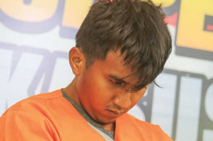 Rully Irwansyah saat dihadirkan dalam ungkap kasus di Polresta Sidoarjo. - Image