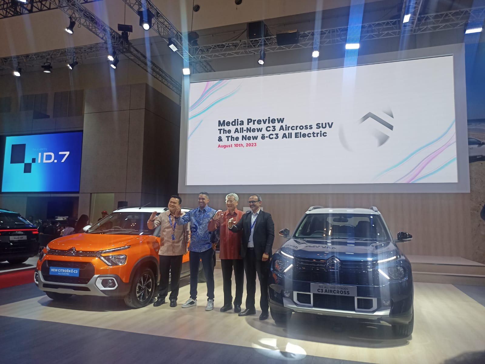 Citroen Indonesia menghadirkan SUV the All New C3 Aircross dan mobil listrik berbasis baterai New E-C3 di GIIAS 2023. - Image